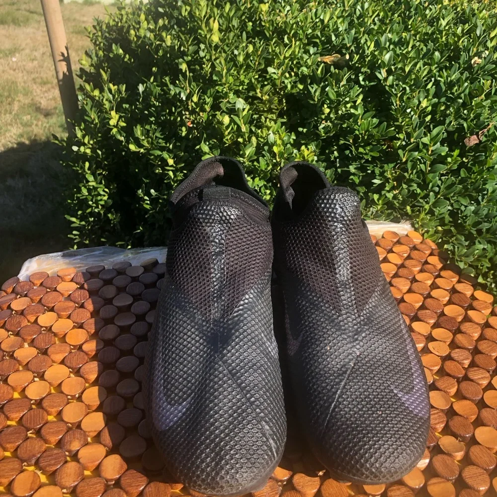 Nike Men’s Black Mesh Slip-On Athletic Shoes with Silver Swoosh Sz 9.5